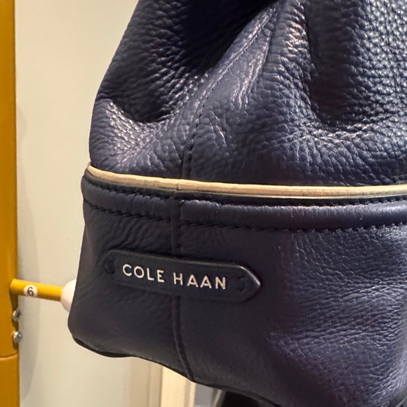 Cole Haan Vintage leather Reiley tassel tote in Navy EUC - Picture 2 of 16